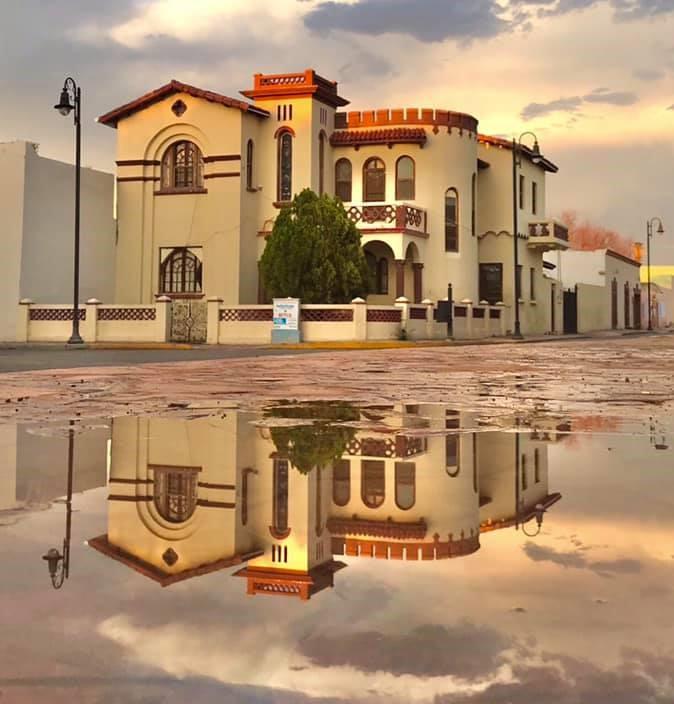 Han de perdonar el registro de Telmex que afea esta hermosa foto que tomé en Lampazos. Donde se les ocurre a los hijos putativos de Slim andar poniendo esas cosas.